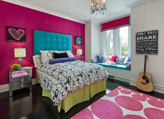 Gorgeous headboard adds color to the vivacious bedroom 540x393 دکور بالای تختخواب