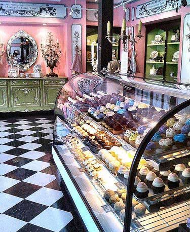 pastry shop2 ایده هایی برای طراحی دکوراسیون داخلی مغازه قنادی